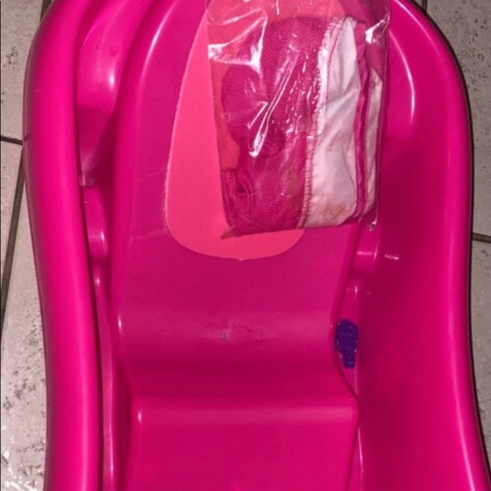 Infant to toddler bathtub